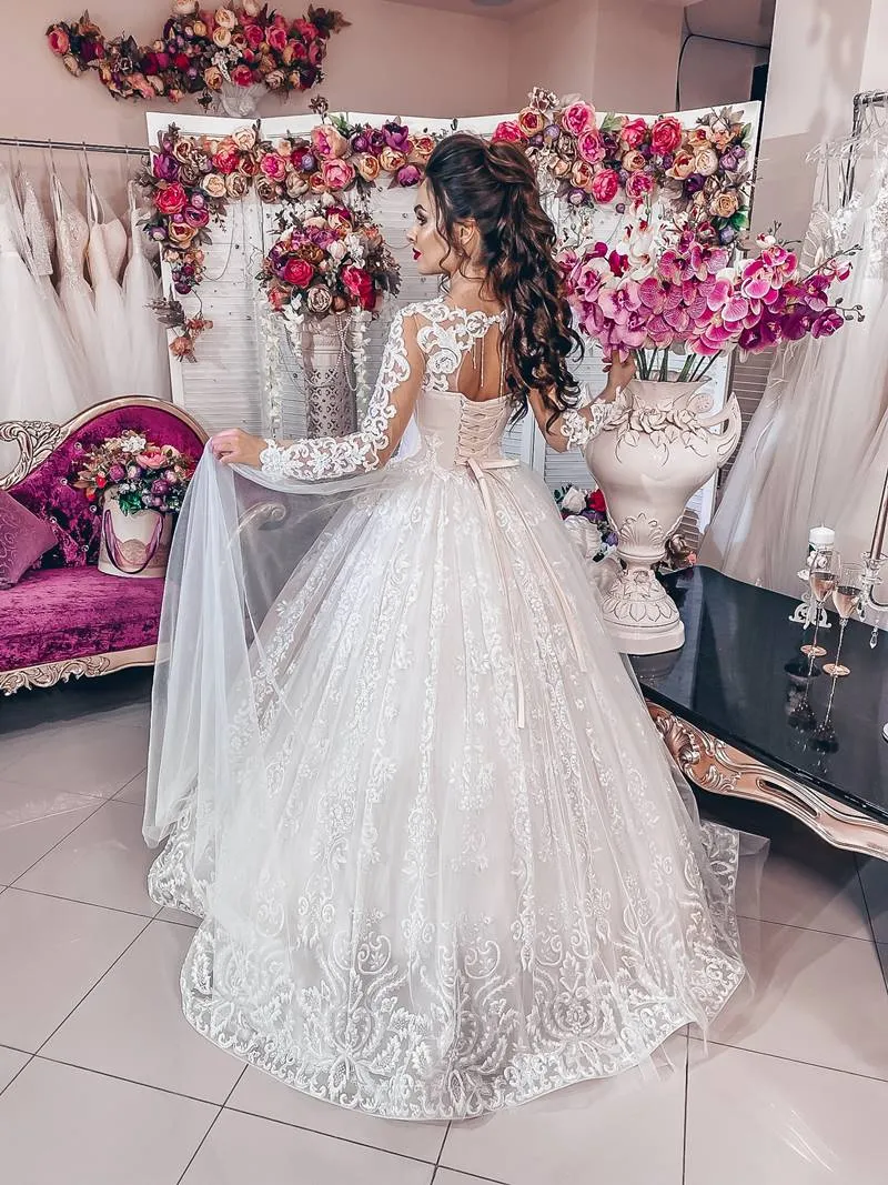 ---Shiny and romantic tulle wedding dress embroidered with precious floral ramages design, characterized by the powder pink lini