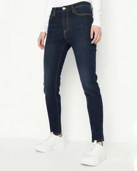 Jeans vestibilità skinny a vita alta in cotone stretch blu lavaggio scuro mirato con patch logo sul retro