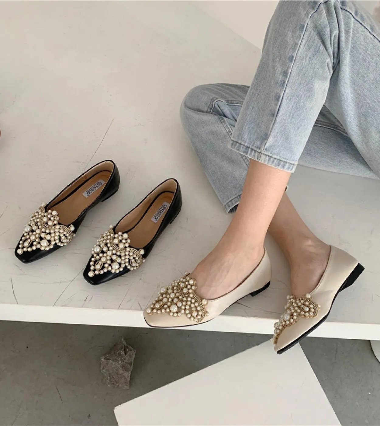 New Crown Pearl Flats Women Wedding Shoes Pointed Toe Female Dress Moccasins Low Pearl Heel Ladies Fashion Luxury Style