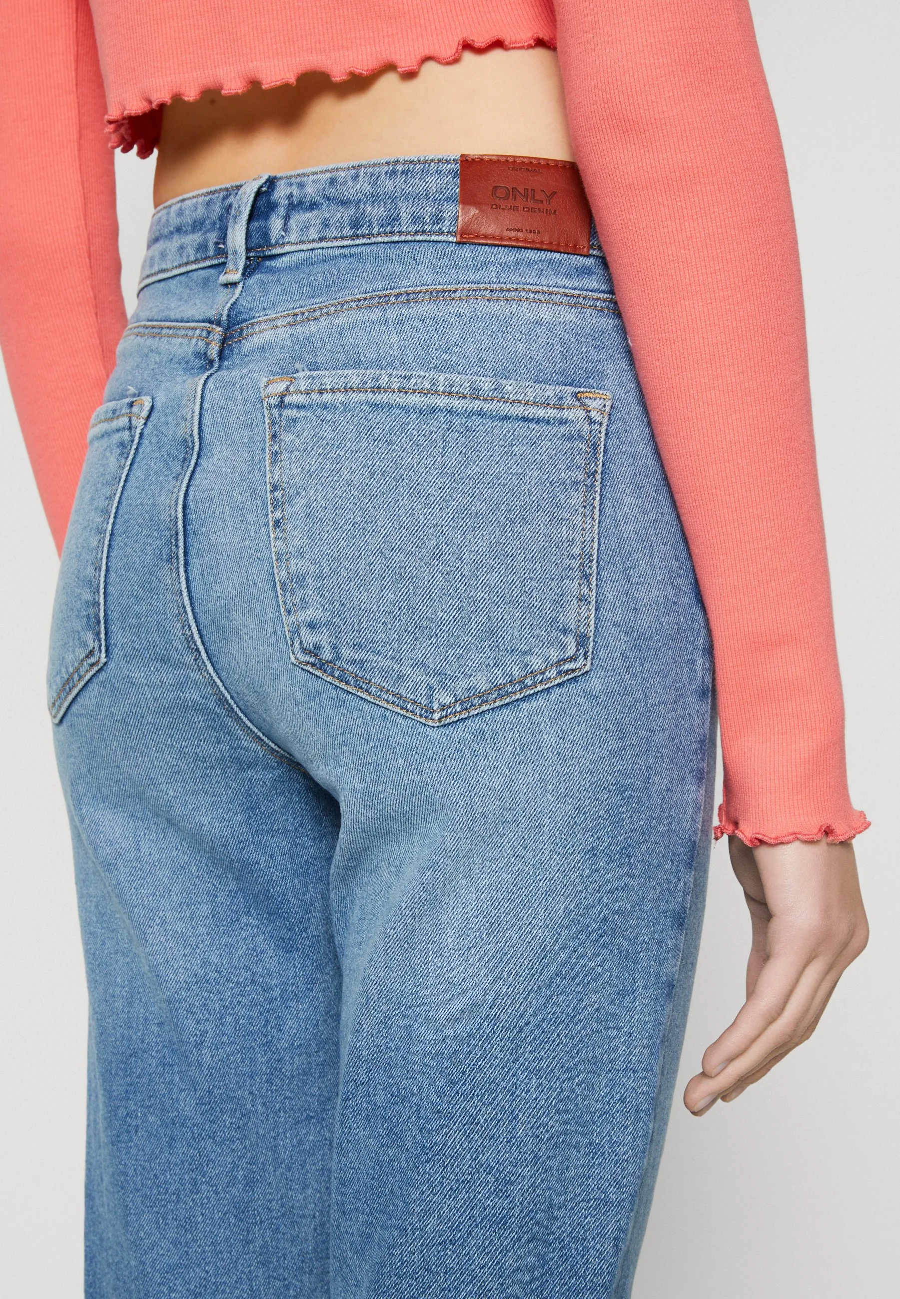 ONLEMILY - Jeans Tapered Fit