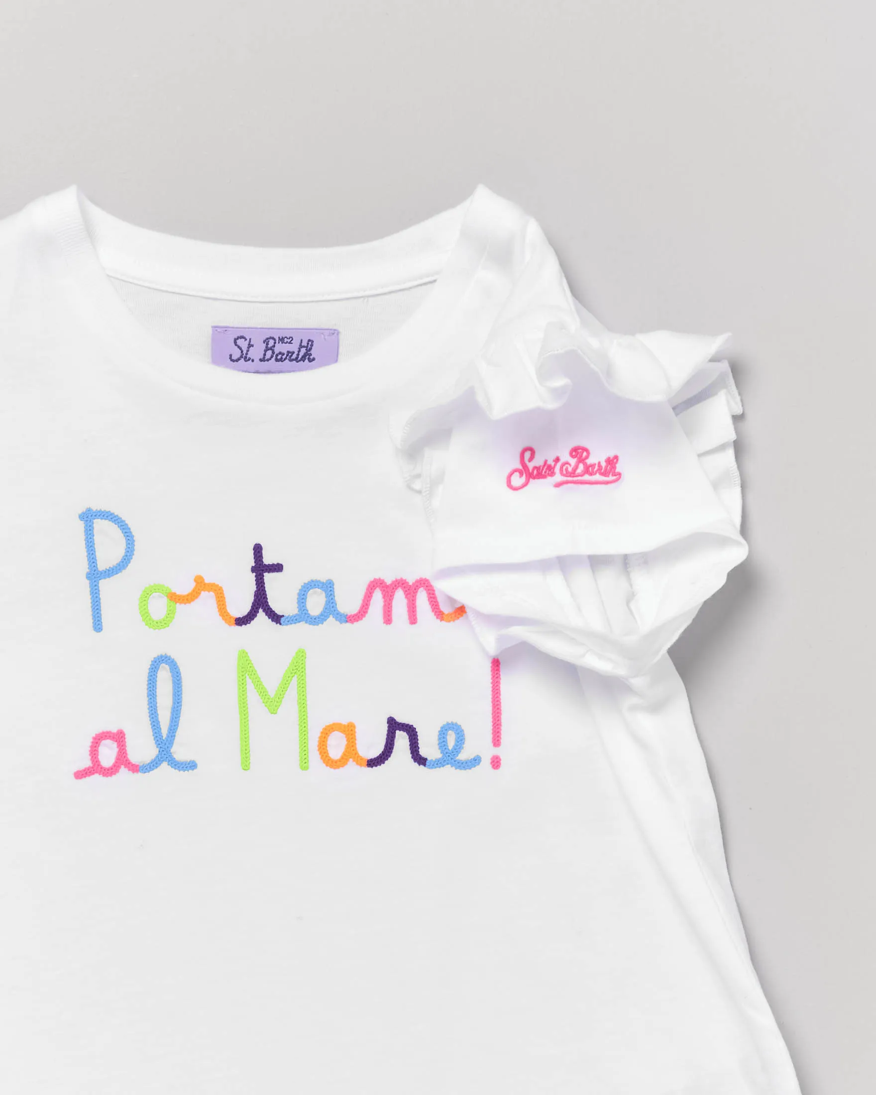 T-shirt bianca Baby a mezza manica con rouches e scritta ricamata davanti 2-8 anni