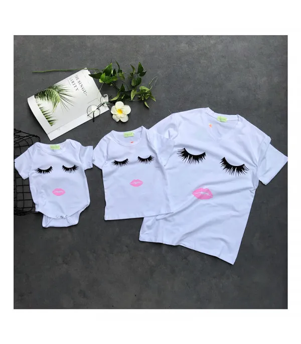 T-shirt eyelash